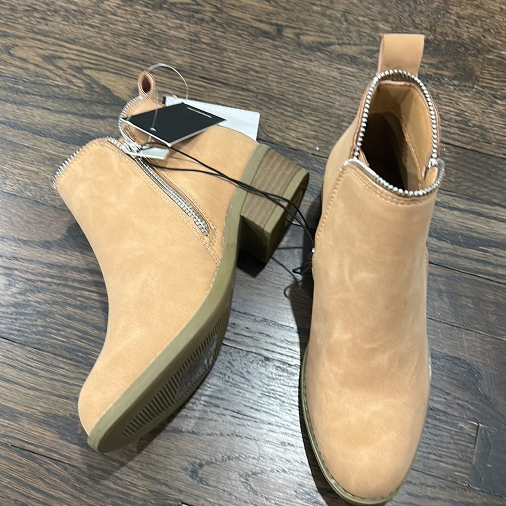 Girls booties size 1